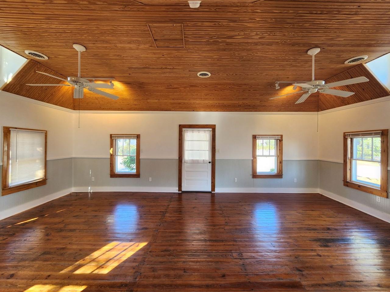 217 S Walnut St - Photo 5 of 32