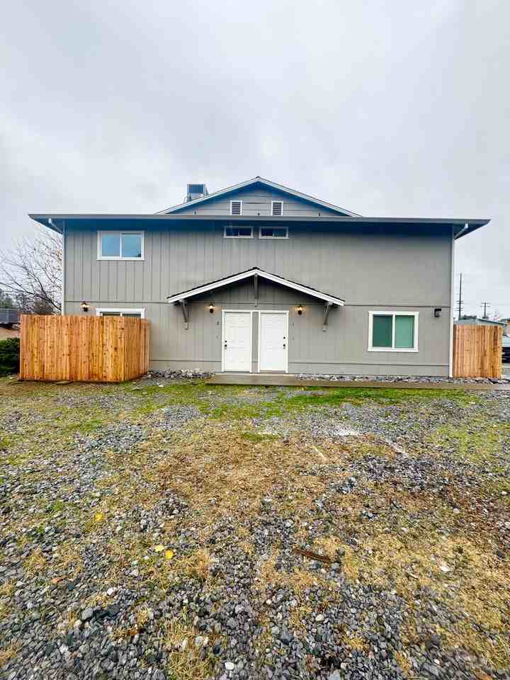 LA325 - Photo 2 of 2