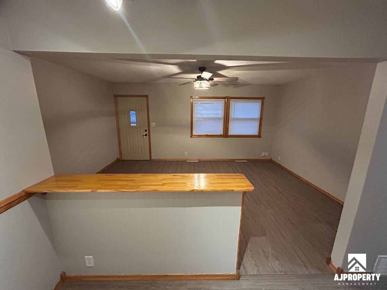 2409 E 6th St - Photo 6 of 20