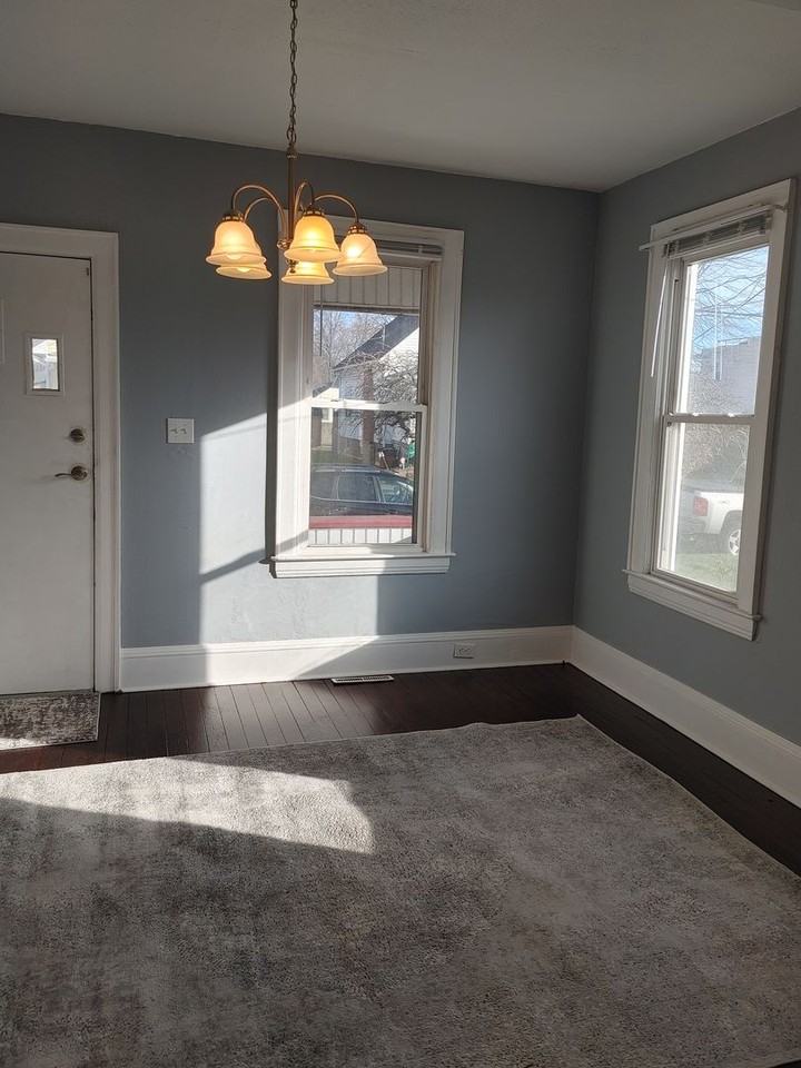 814 18th St - Photo 2 of 18