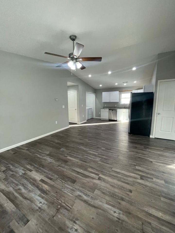 113 S State St - Photo 2 of 27
