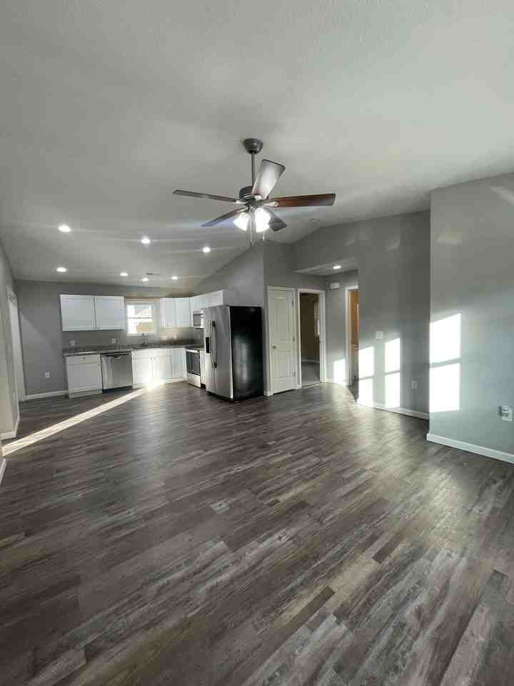 113 S State St - Photo 3 of 27