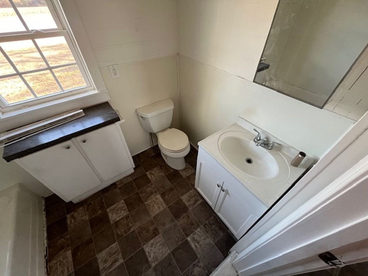 114 Liberty Ln - Photo 7 of 18