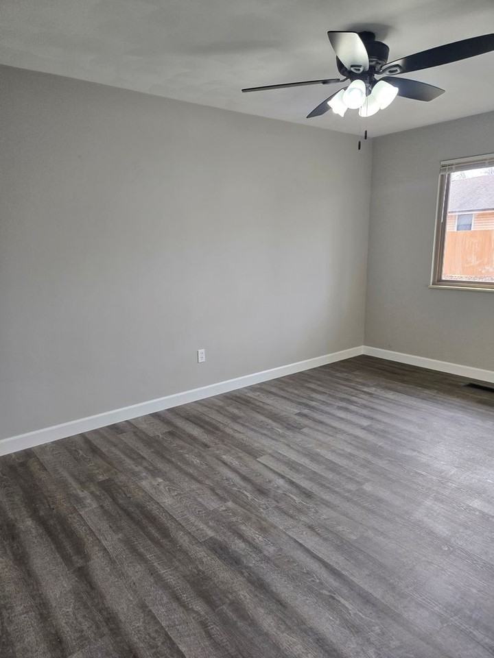 803 Monterey Dr - Photo 3 of 28