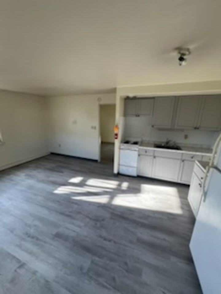 2171 E College Ave - Photo 3 of 12