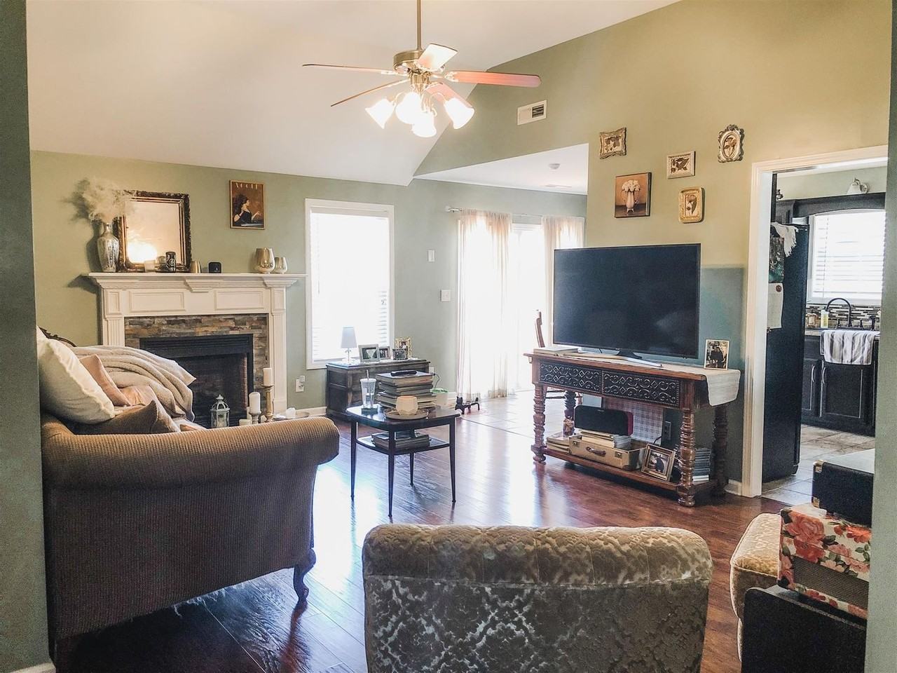 2628 Arthurs Ct - Photo 2 of 15