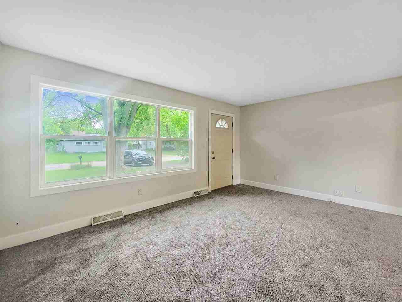 120 Lurie St Se - Photo 3 of 13