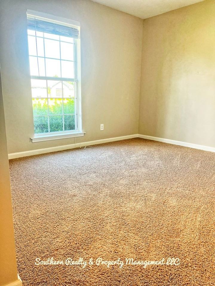 151 Barnes Ct - Photo 4 of 17