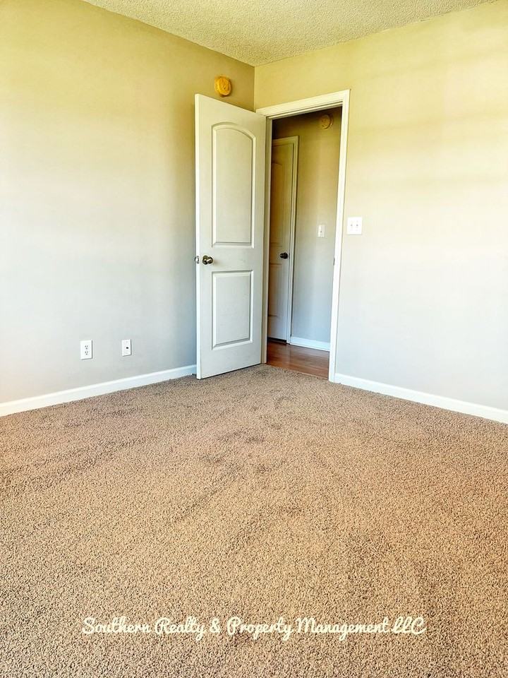 151 Barnes Ct - Photo 5 of 17