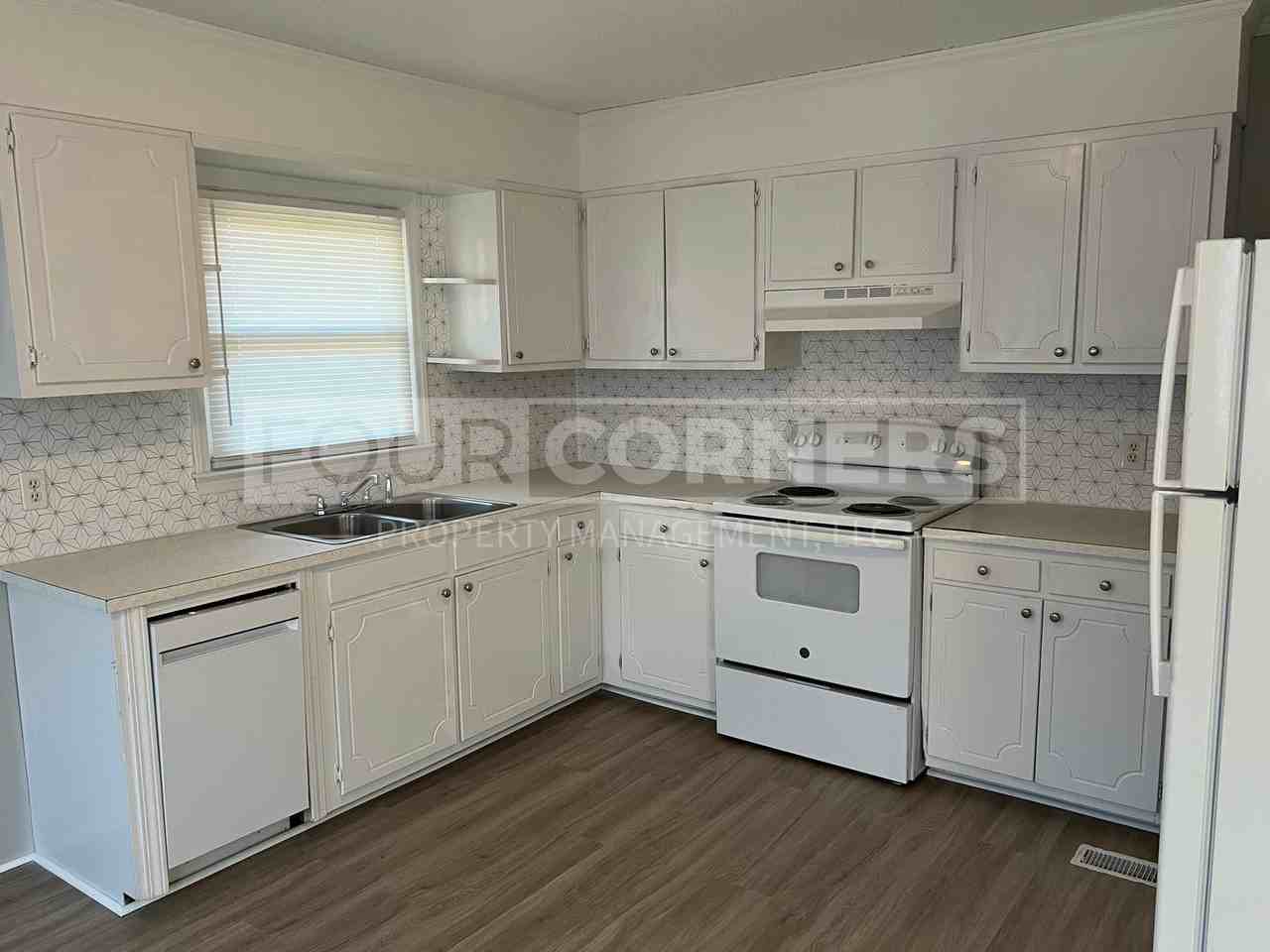 515 E Brown St - Photo 3 of 5