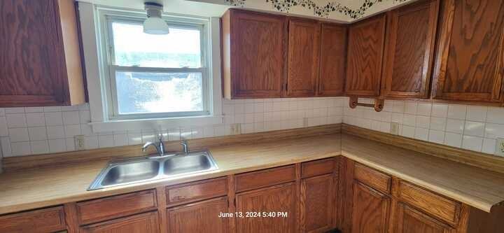 136.5 E Allen St - Photo 2 of 7