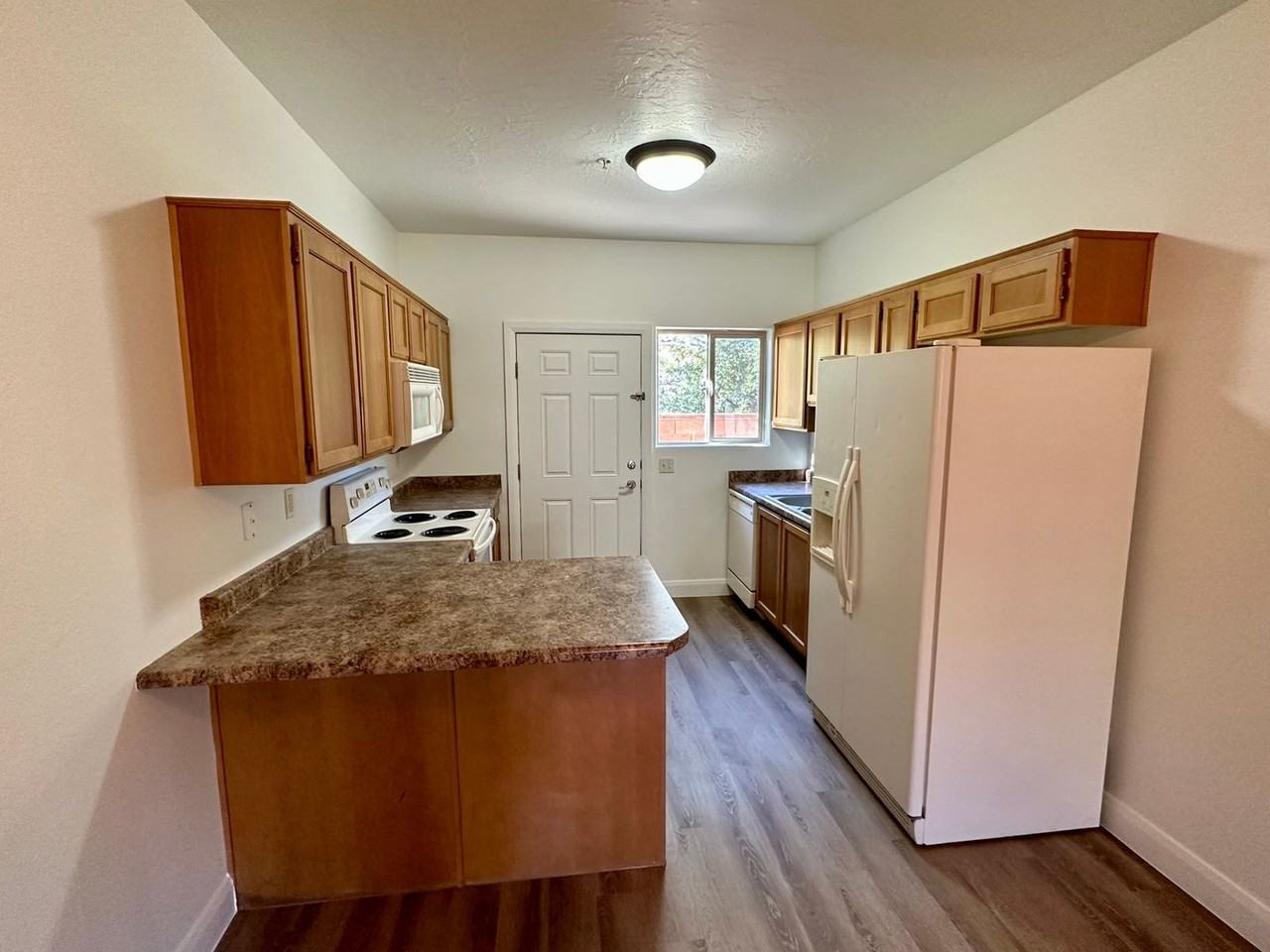 700 N Main St #F2 - Photo 4 of 18