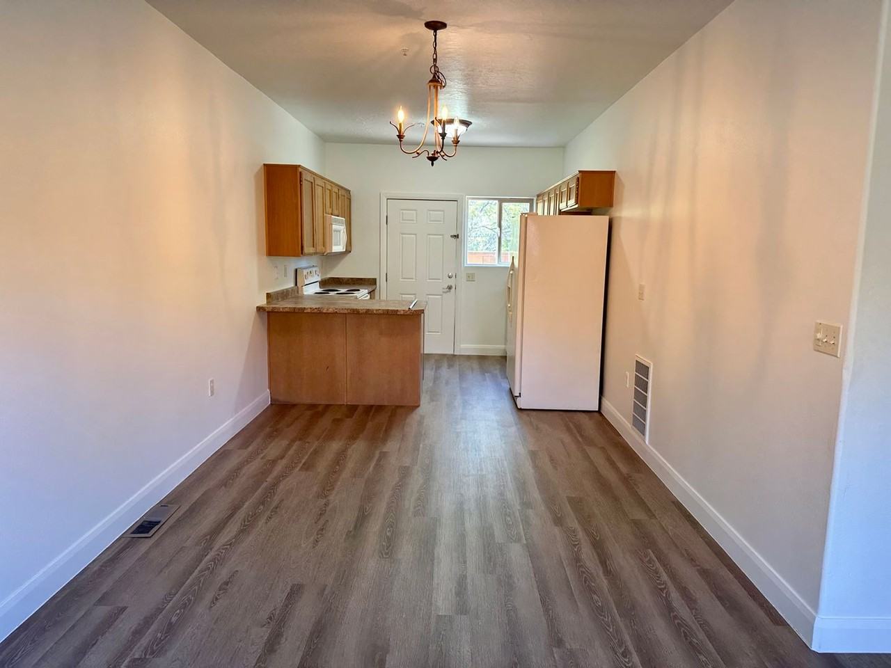 700 N Main St #F2 - Photo 3 of 18