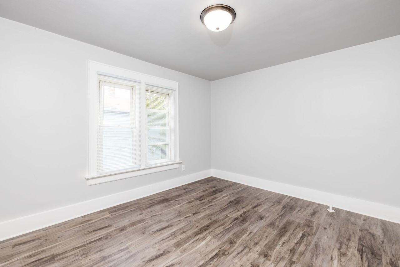 189 E Merrill Ave - Photo 2 of 14