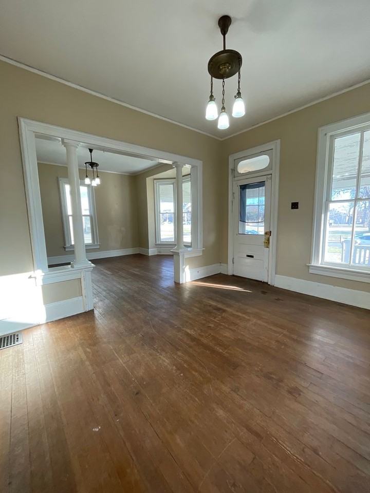 1113 Constitution St - Photo 3 of 39