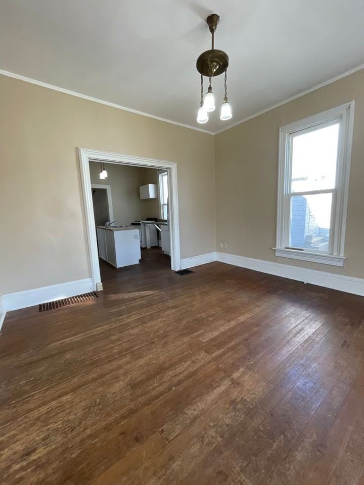 1113 Constitution St - Photo 5 of 39