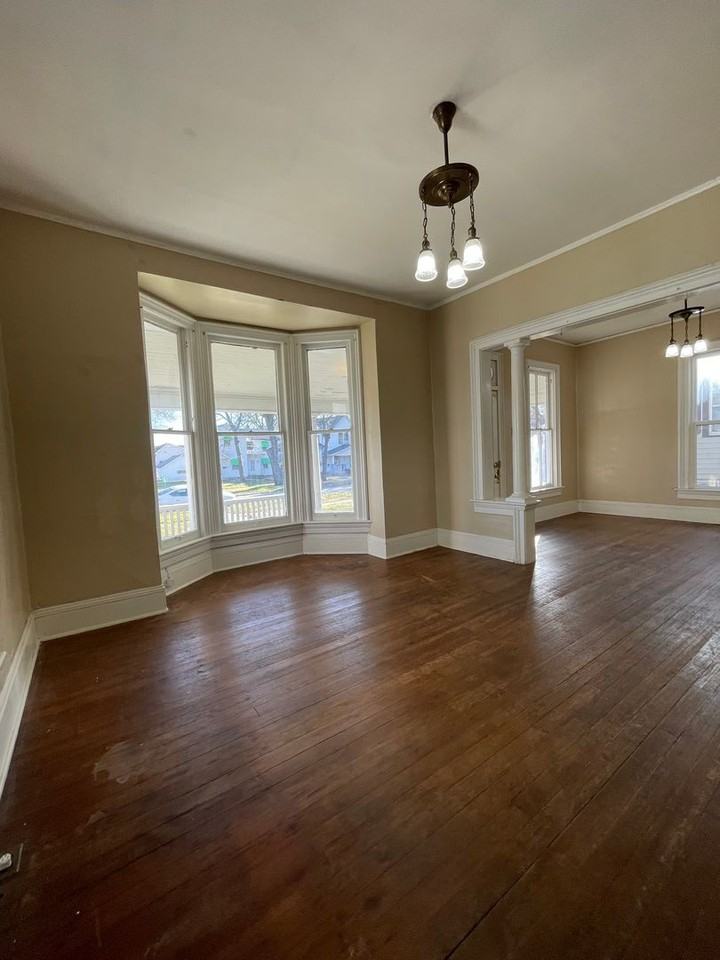 1113 Constitution St - Photo 7 of 39