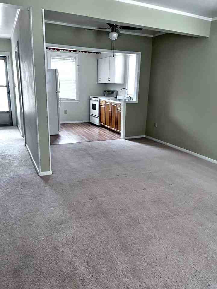 717 W 1st St - Photo 5 of 13
