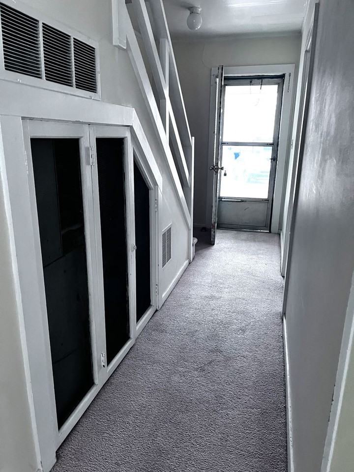 717 W 1st St - Photo 7 of 13