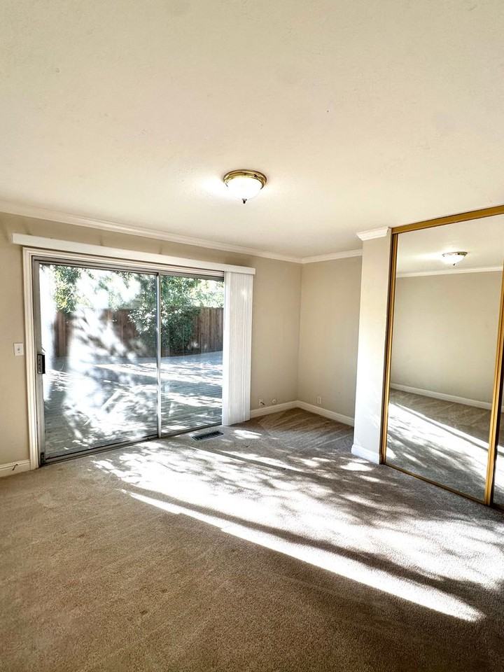 136 Cowper St - Photo 3 of 9