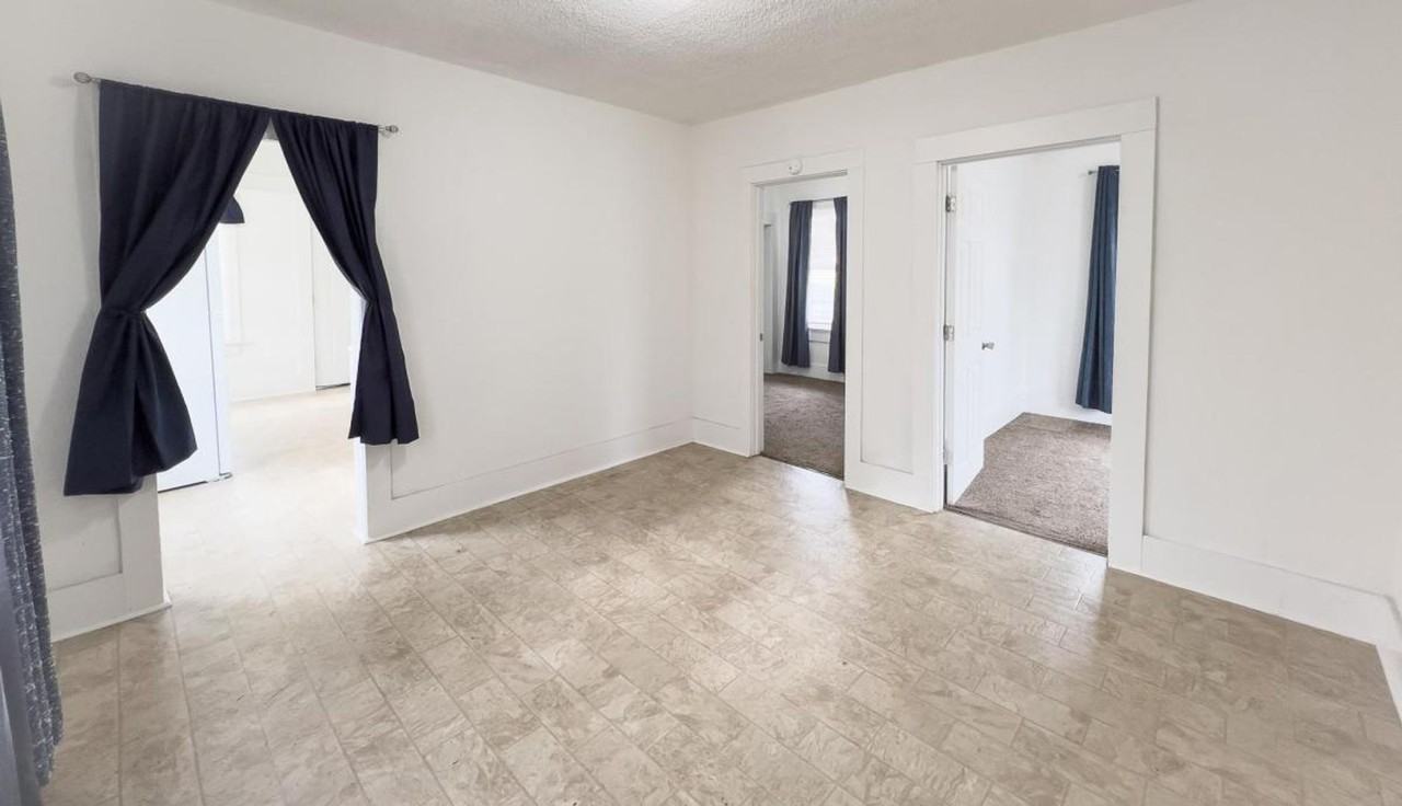 814 1st St - Photo 4 of 10