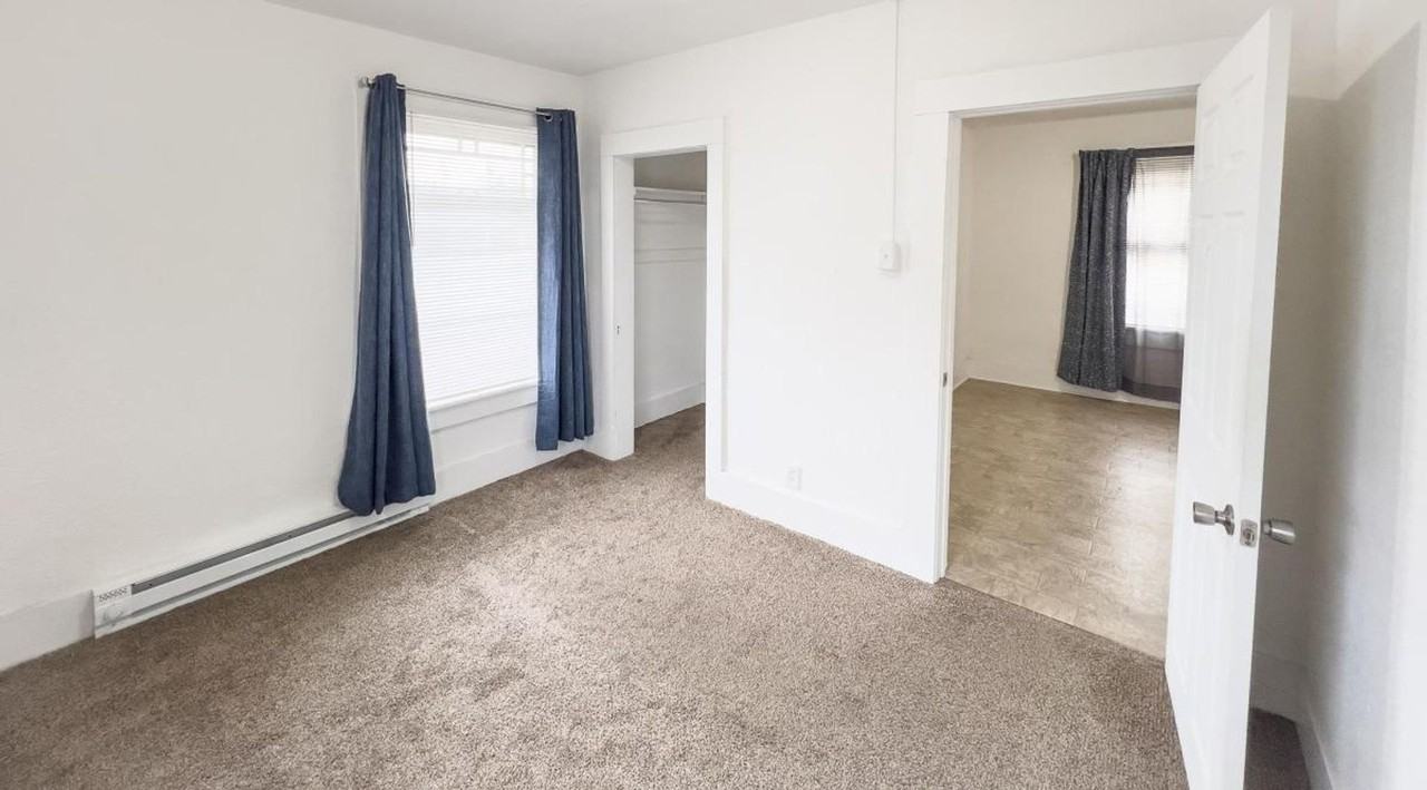 814 1st St - Photo 5 of 10