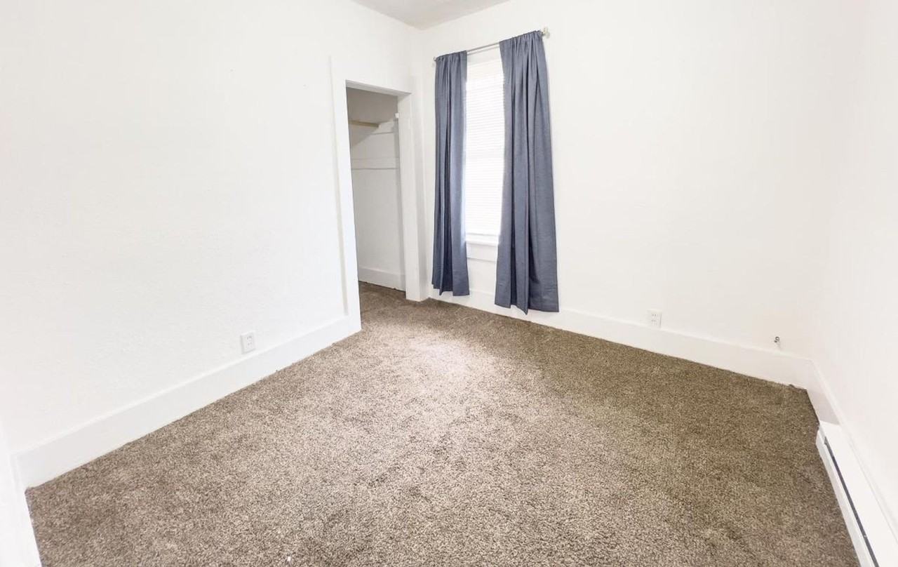 814 1st St - Photo 6 of 10