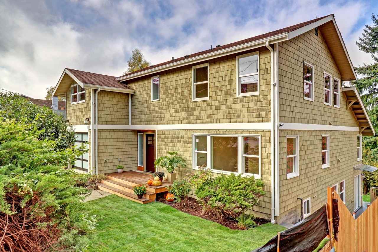 7547 30th Ave Ne - Photo 2 of 34