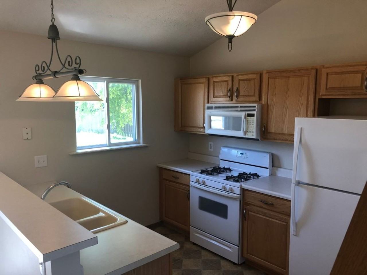 2703 Michaela St - Photo 4 of 8