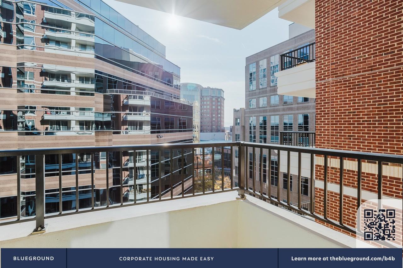 850 N Randolph St #1007 - Photo 6 of 20
