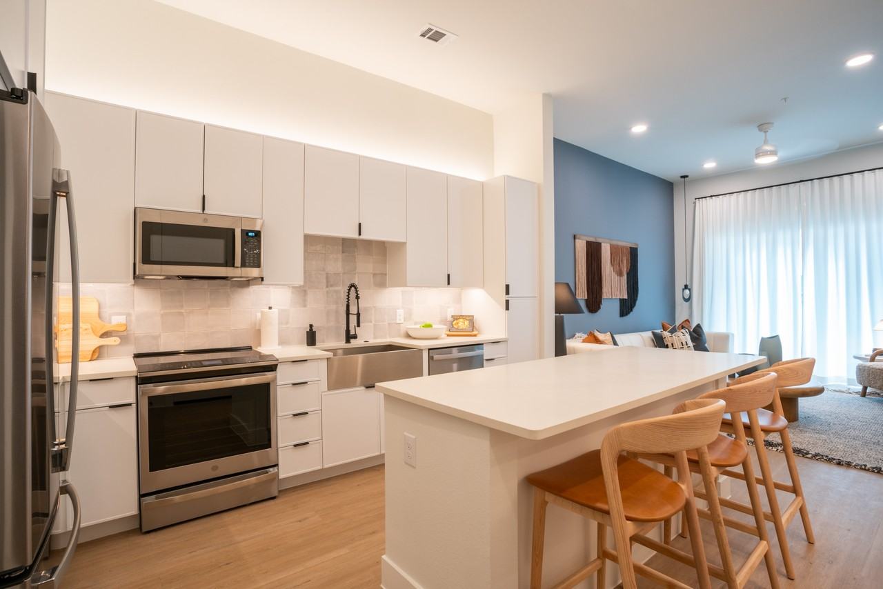 Lantower Midtown - Photo 5 of 93