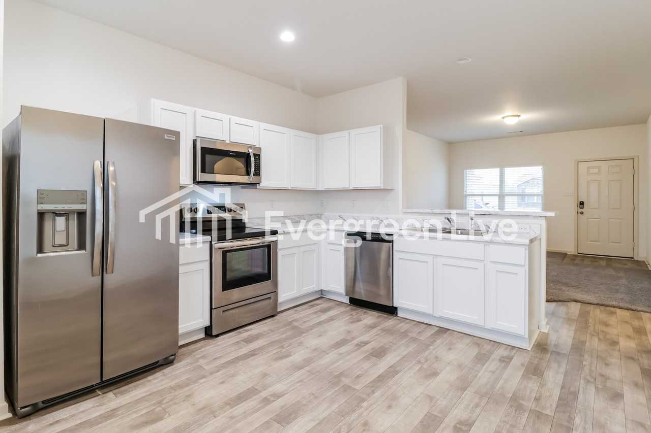 113 Sunland Dr - Photo 2 of 14