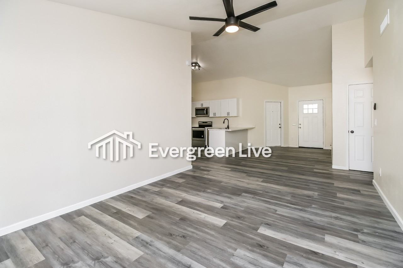 3401 W Mohawk Ln - Photo 6 of 15