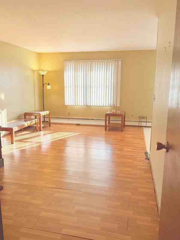 260 Houston St - Photo 3 of 8