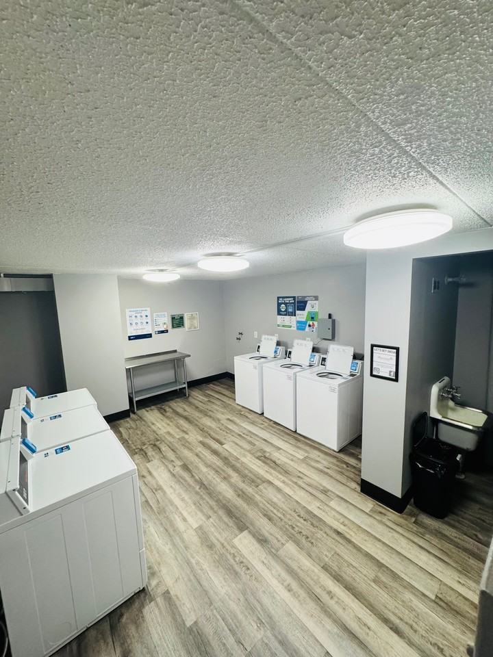 Brentmoor at Penn Center - Photo 6 of 37