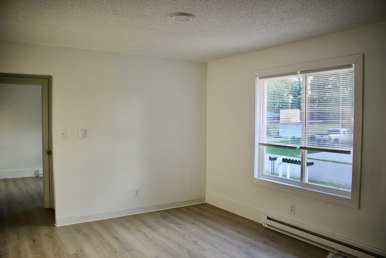 60 8th St N #1 - Photo 5 of 9