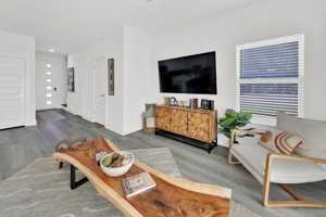 featured image of 202 Oak St Se #A