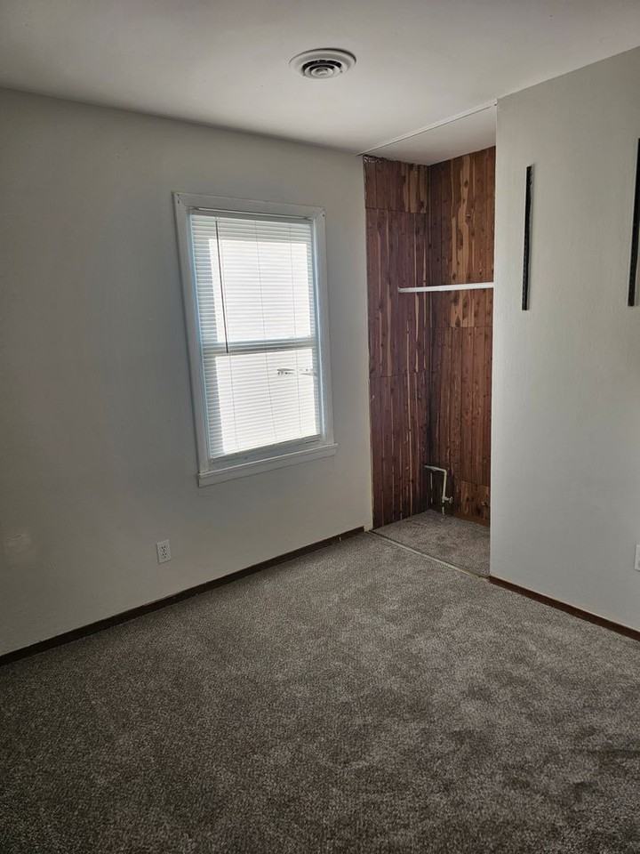 523 Saint Dorothy Dr - Photo 4 of 8
