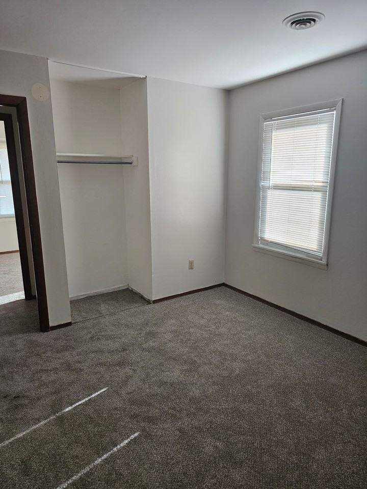 523 Saint Dorothy Dr - Photo 5 of 8