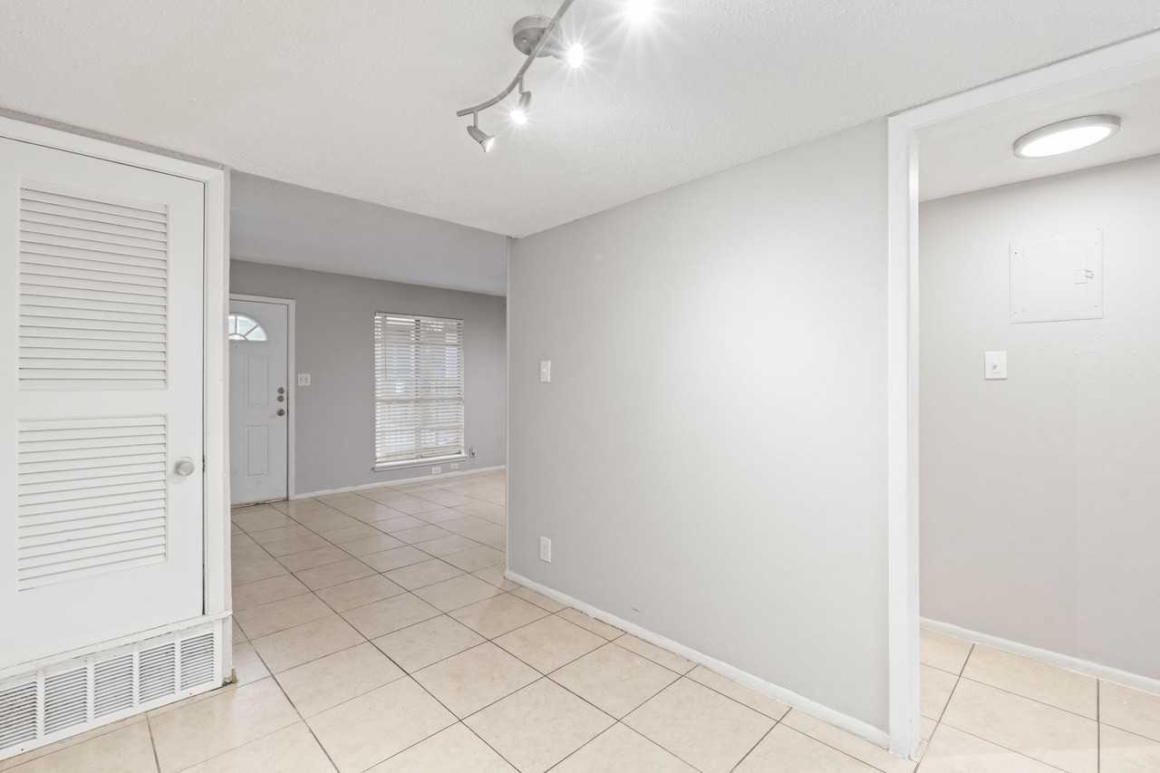 04 Flats - Photo 6 of 47