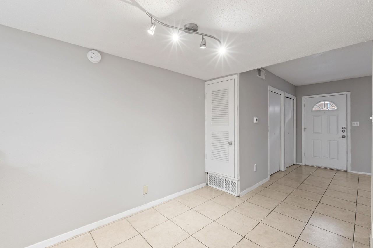 04 Flats - Photo 7 of 47