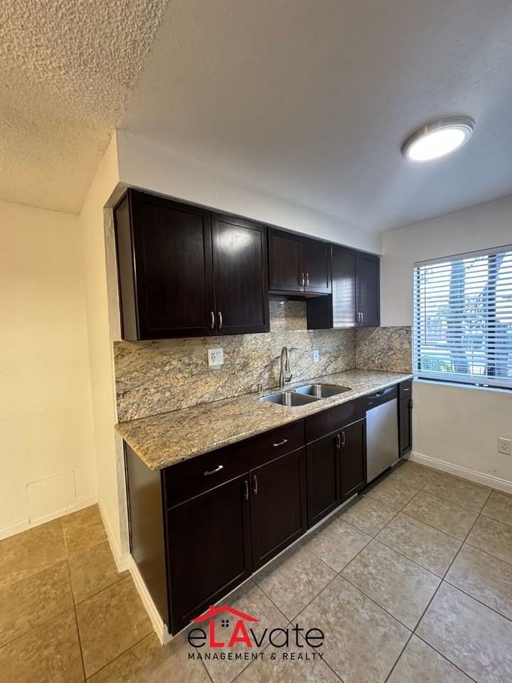 9050 Tobias Ave. - Photo 4 of 31