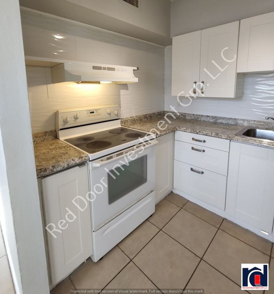 706 W Dixie Ave ##2 - Photo 4 of 17
