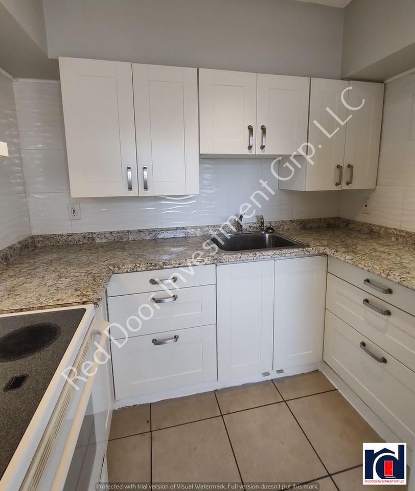 706 W Dixie Ave ##2 - Photo 5 of 17