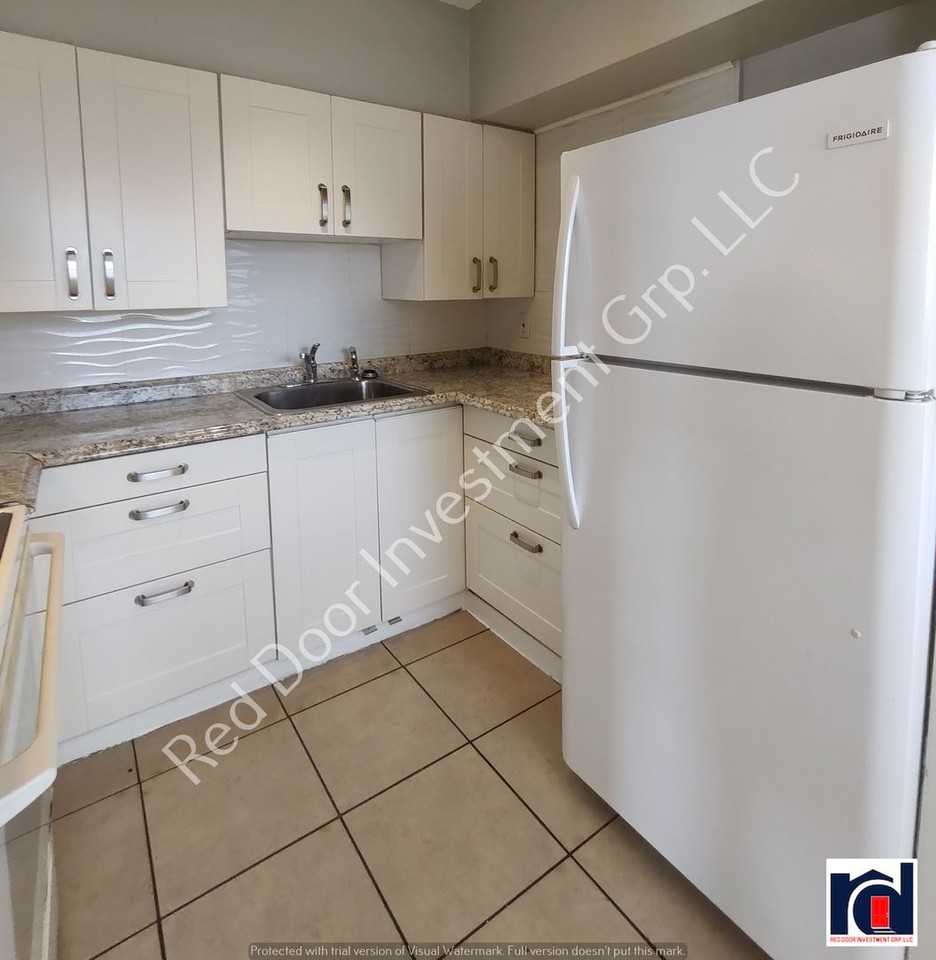 706 W Dixie Ave ##2 - Photo 6 of 17