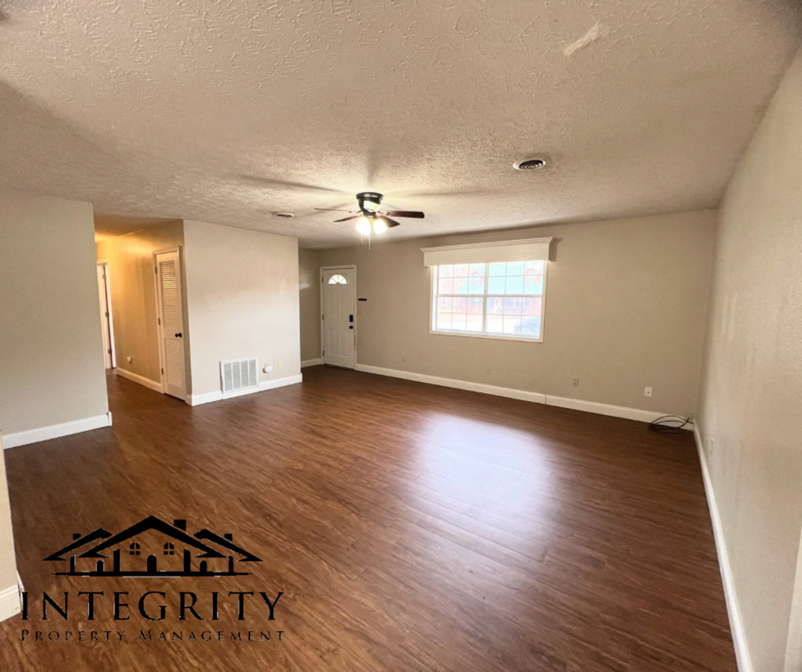 16530 Twilight Ln - Photo 2 of 10