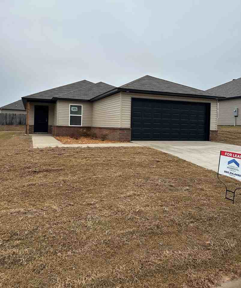 1273 Meadows Dr - Photo 4 of 19