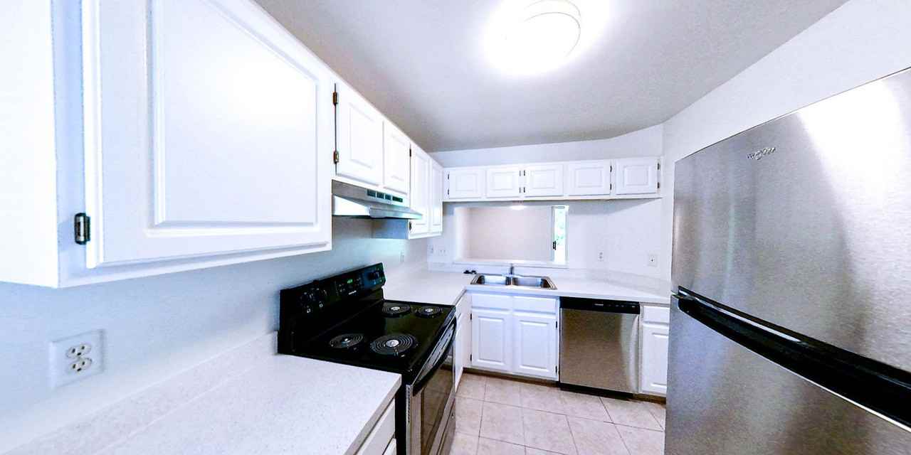 Whispering Lakes Apts - Photo 2 of 20