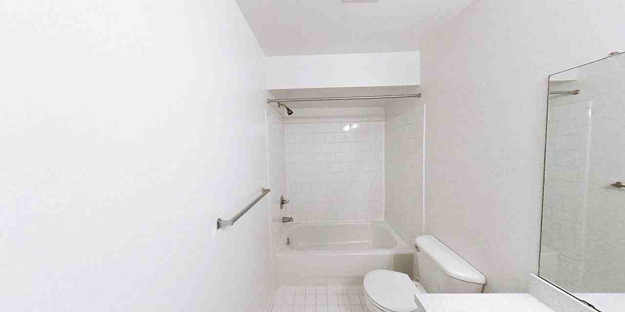 Whispering Lakes Apts - Photo 4 of 20