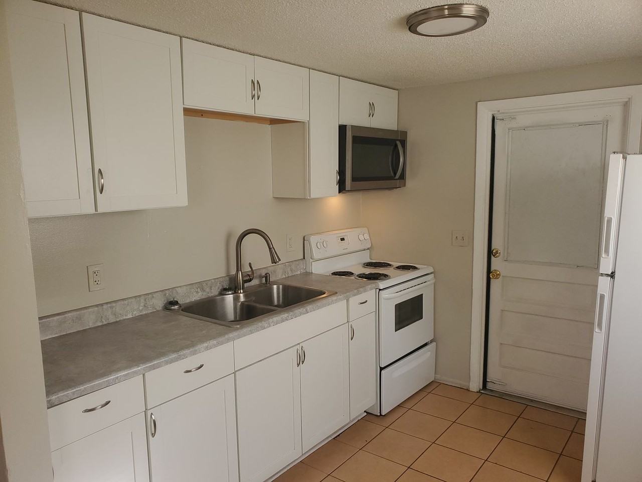1522 E Eskimo Ave #B - Photo 2 of 8